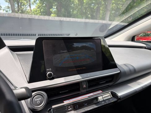 Used 2025 Toyota Prius LE FWD image 22