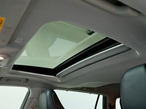 Used 2025 Toyota Highlander XLE image 6