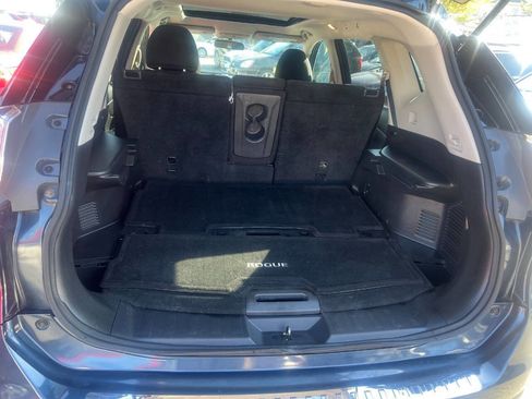 Used 2016 Nissan Rogue SV w/ SV Moonroof Package image 12
