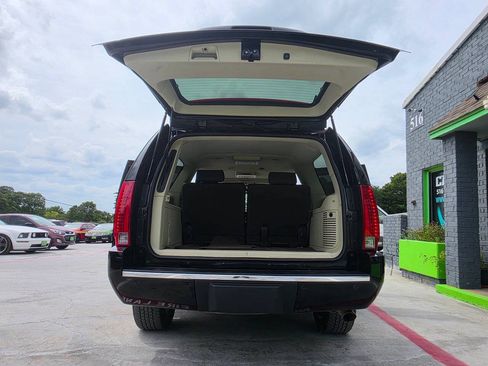 Used 2010 Cadillac Escalade ESV Platinum RWD image 22