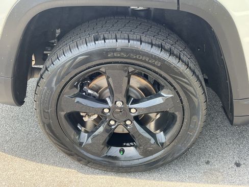 Used 2022 Jeep Grand Cherokee L Limited w/ Luxury Tech Group II image 21