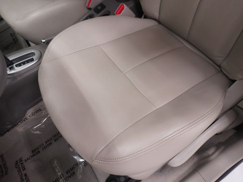 Used 2015 Nissan Versa FWD image 9