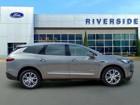 Used 2018 Buick Enclave Avenir w/ Avenir Technology Package AWD/4WD image 8