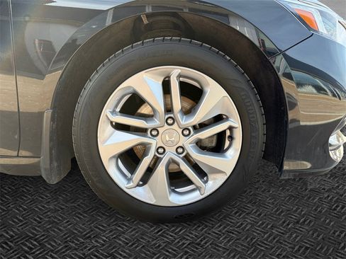 Used 2018 Honda Accord LX image 11