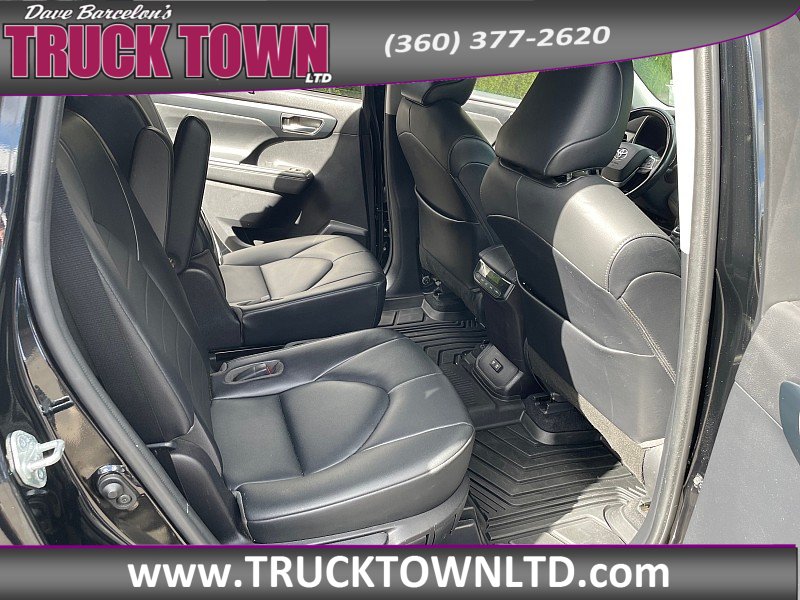 Used 2021 Toyota Highlander XLE AWD/4WD image 14