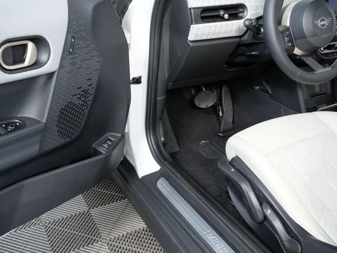 Used 2025 MINI Cooper S FWD image 7