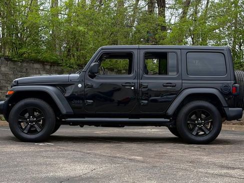 Used 2019 Jeep Wrangler Unlimited Sport image 8