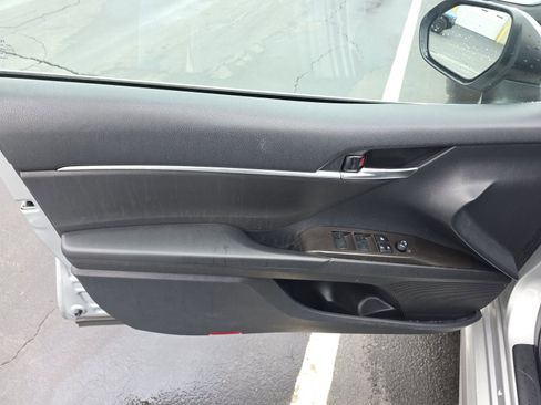 Used 2023 Toyota Camry SE image 10