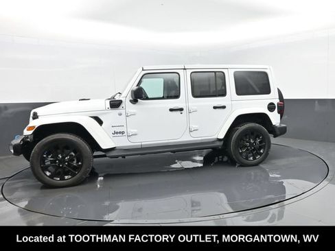 Used 2023 Jeep Wrangler Unlimited Sahara w/ Dual Top Group AWD/4WD image 5