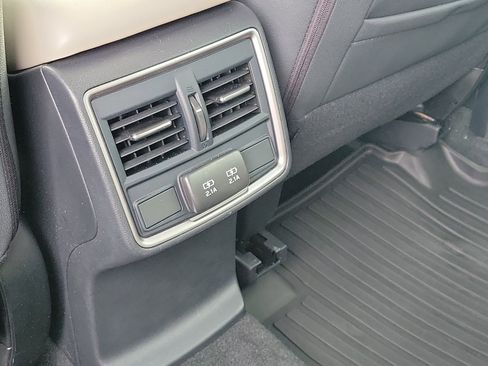 Used 2023 Subaru Forester Premium image 15