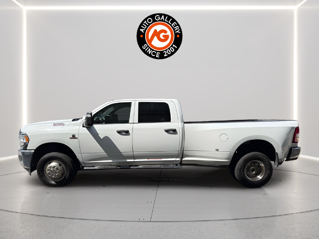 Used 2024 RAM 3500 Tradesman w/ Chrome Appearance Group AWD/4WD image 4