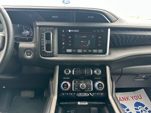 Used 2024 GMC Yukon XL Denali AWD/4WD image 24