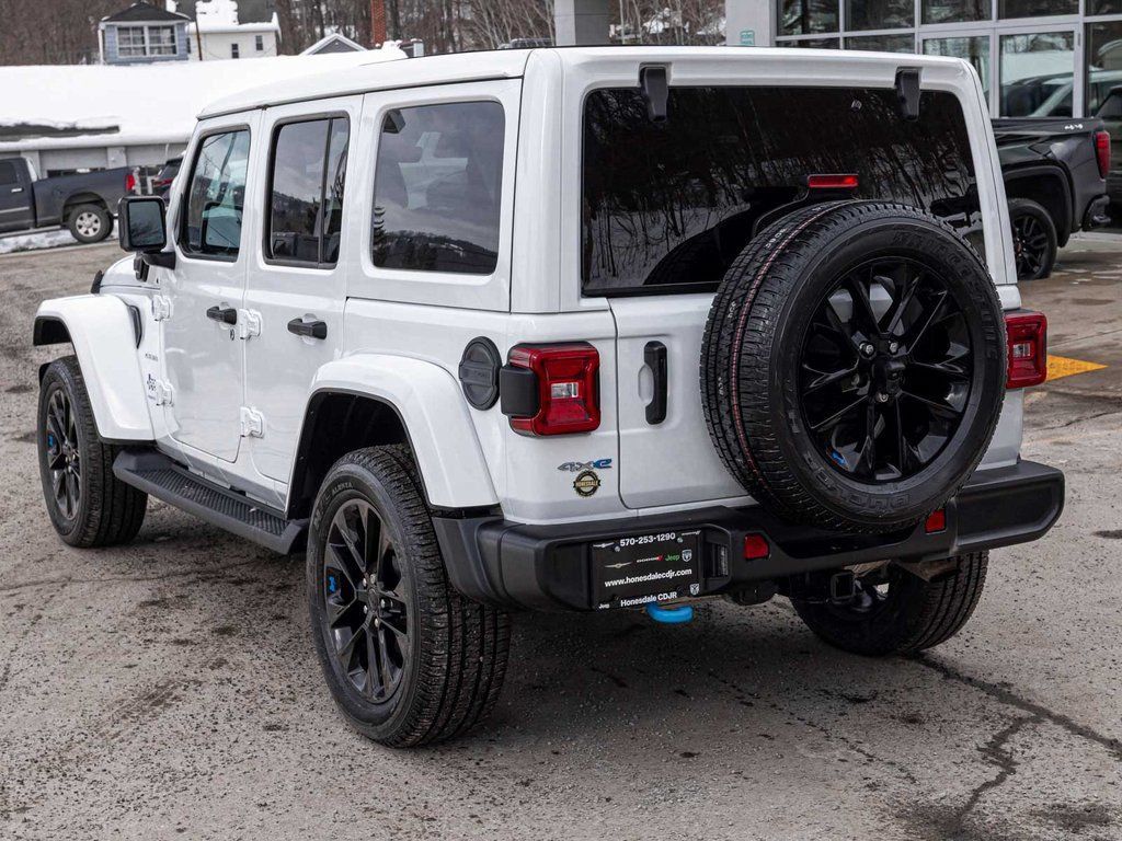 Used 2023 Jeep Wrangler Unlimited Sahara w/ Cold Weather Group AWD/4WD image 6