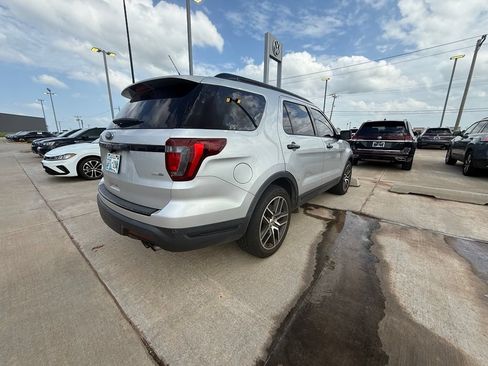 Used 2018 Ford Explorer Sport w/ Equipment Group 401A AWD/4WD image 5