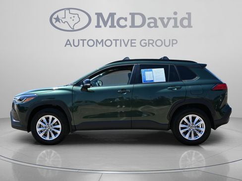 Used 2025 Toyota Corolla Cross LE FWD image 2