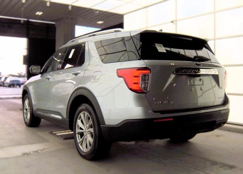 Used 2024 Ford Explorer Limited AWD/4WD image 4