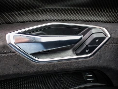 Used 2022 Audi e-tron GT Prestige w/ Prestige Package image 9