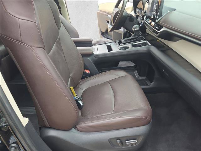 Used 2022 Toyota Sienna Platinum AWD/4WD image 22