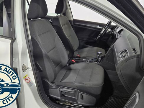 Used 2019 Volkswagen e-Golf SE w/ Driver Assistance Package image 35