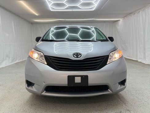 Used 2017 Toyota Sienna LE image 8