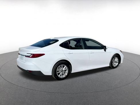 Used 2025 Toyota Camry LE image 4