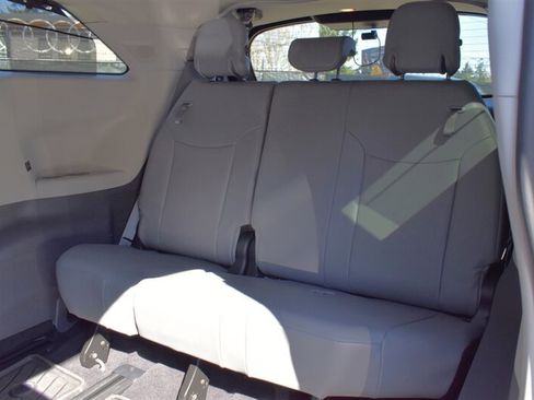 Used 2024 Toyota Sienna Limited AWD/4WD image 31