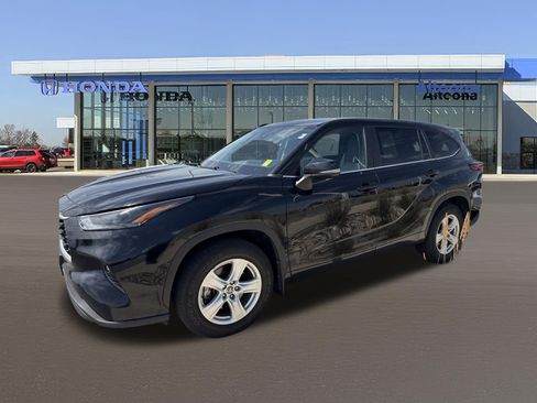 Used 2023 Toyota Highlander LE AWD/4WD image 1