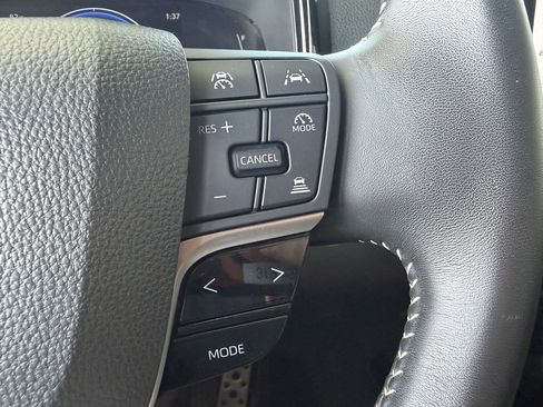Used 2025 Toyota Camry SE AWD/4WD image 15