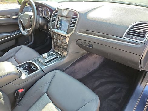 Used 2018 Chrysler 300 Touring image 12