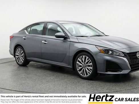 Used 2025 Nissan Altima 2.5 SV image 1