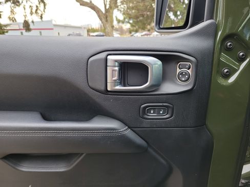 Used 2022 Jeep Wrangler Unlimited Sahara w/ Cold Weather Group image 17