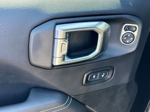 Used 2022 Jeep Wrangler Unlimited Sahara image 19
