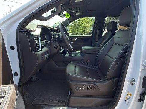Used 2025 GMC Sierra 1500 Denali w/ Denali Reserve Package AWD/4WD image 11