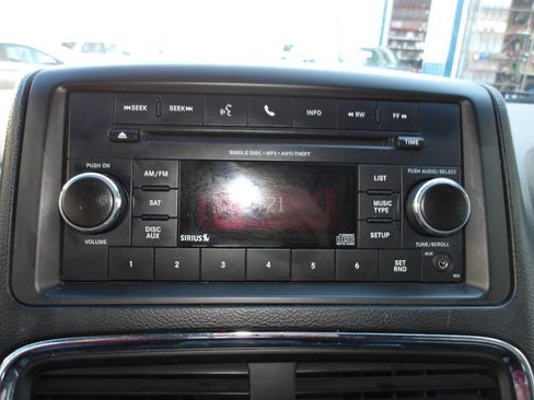 Used 2017 Dodge Grand Caravan SE image 12