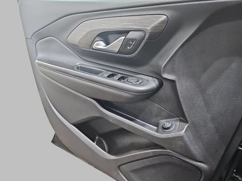 Used 2024 GMC Terrain SLE w/ Driver Convenience Package FWD image 32