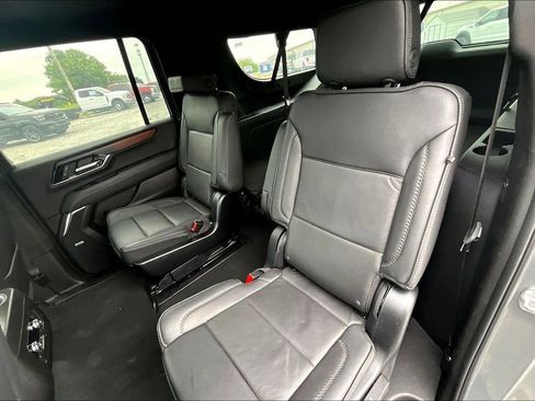 Used 2025 GMC Yukon XL Denali AWD/4WD image 18