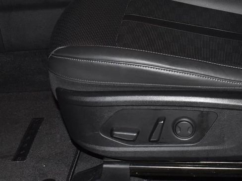 Used 2024 Kia Sorento S image 13