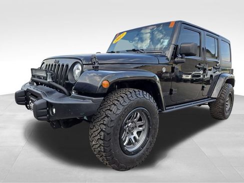 Used 2017 Jeep Wrangler Unlimited Sahara AWD/4WD image 5