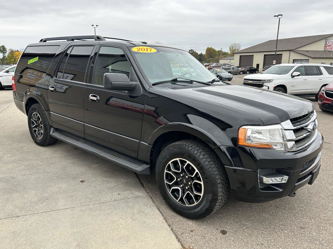 Used 2017 Ford Expedition EL XLT AWD/4WD image 3