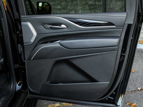 Used 2023 Cadillac Escalade ESV V image 15