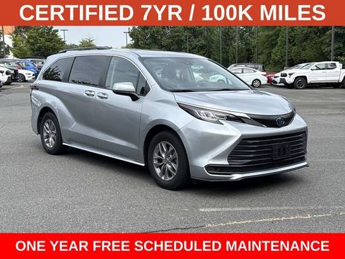 Used 2023 Toyota Sienna LE w/ LE Plus Package FWD image 1