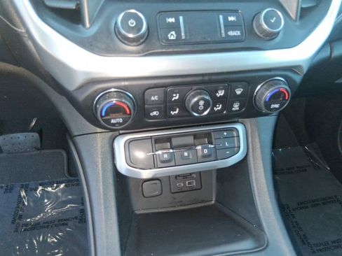 Used 2022 GMC Acadia SLT w/ Elevation Edition FWD image 18