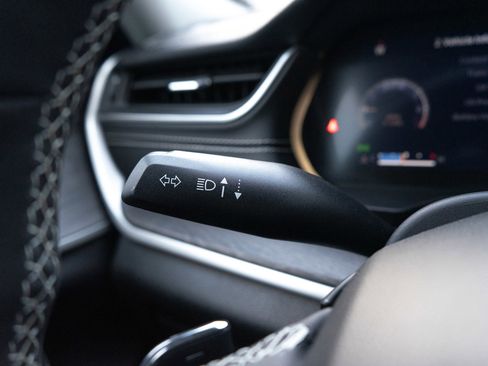 Used 2024 Jeep Grand Cherokee Limited w/ Black Appearance Package image 26