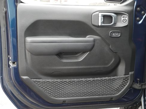 Used 2025 Jeep Wrangler Sport S image 30