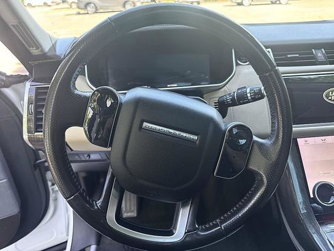 Used 2018 Land Rover Range Rover Sport HSE image 13