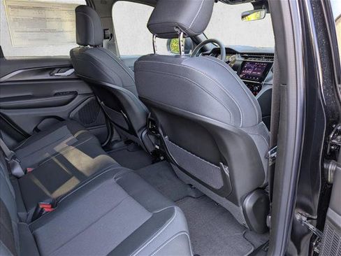 New 2025 Jeep Grand Cherokee Laredo X w/ Luxury Tech Group I image 30