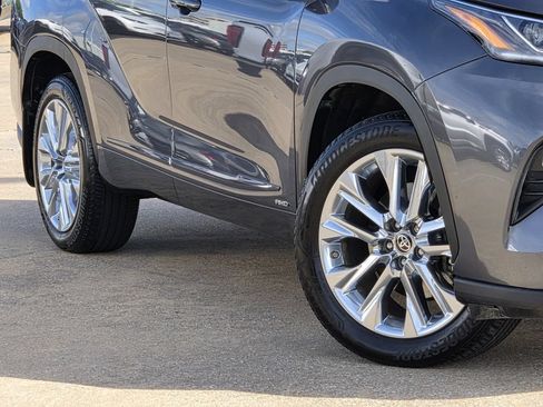 Used 2023 Toyota Highlander Limited AWD/4WD image 12