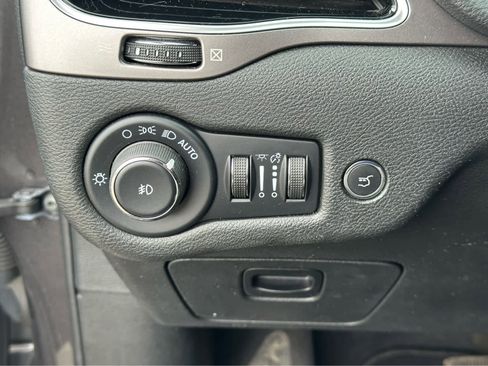 Used 2022 Jeep Cherokee Limited image 19