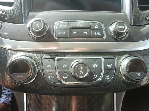 Used 2017 Chevrolet Impala LT FWD image 23