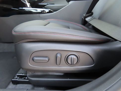 New 2026 Chevrolet Trax RS w/ Sunroof Package FWD image 9